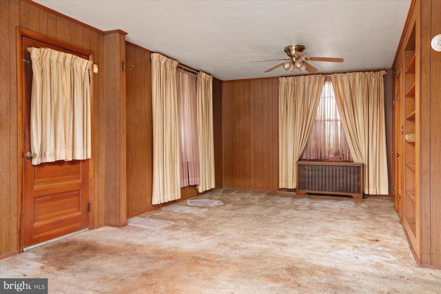 212 Charles St Property Photo 6