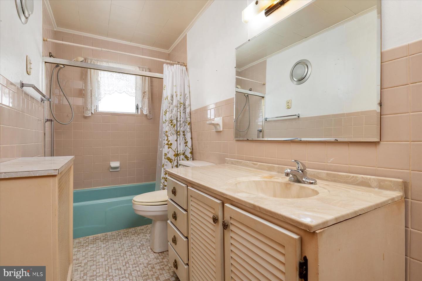 212 Charles St Property Photo 8