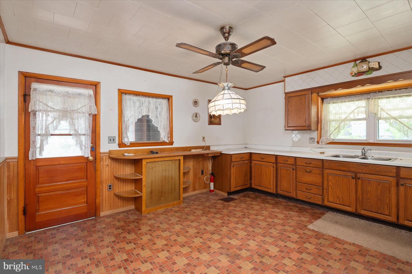 212 Charles St Property Photo 9
