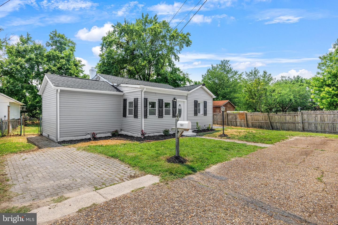 1561 EFFORD RD Property Photo 1