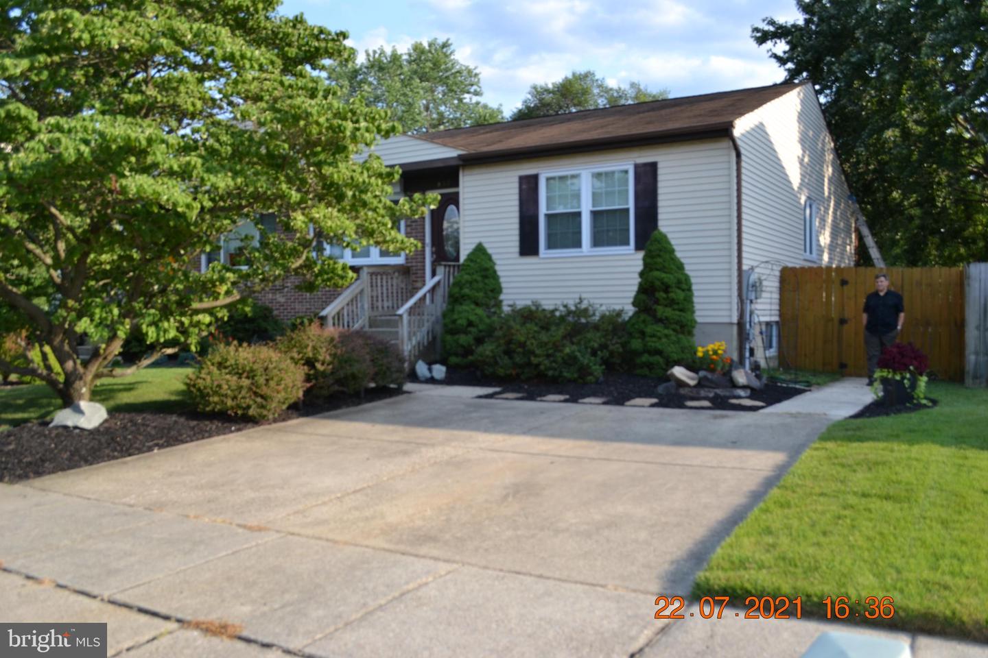 837 TURF VALLEY DR Property Photo 1