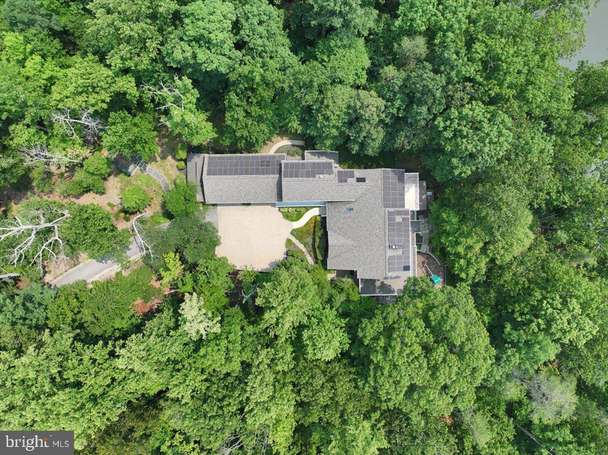 126 Gilbert Ct Property Photo 6