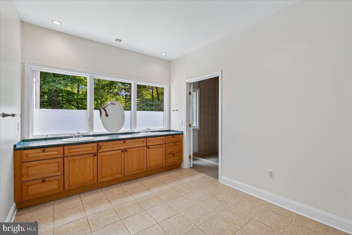 126 Gilbert Ct Property Photo 23