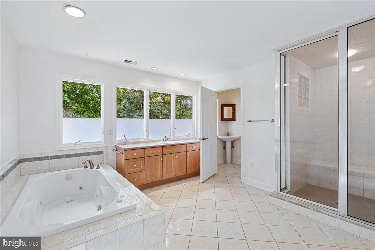 126 Gilbert Ct Property Photo 34