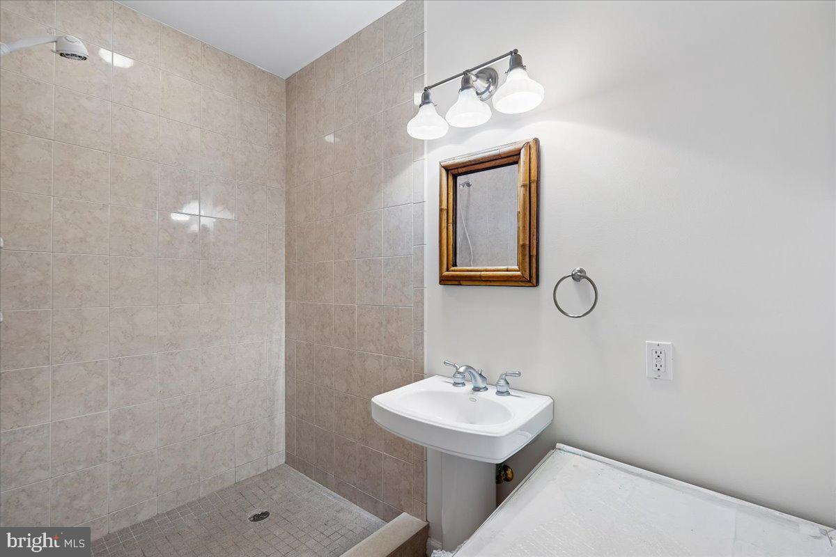 126 Gilbert Ct Property Photo 35