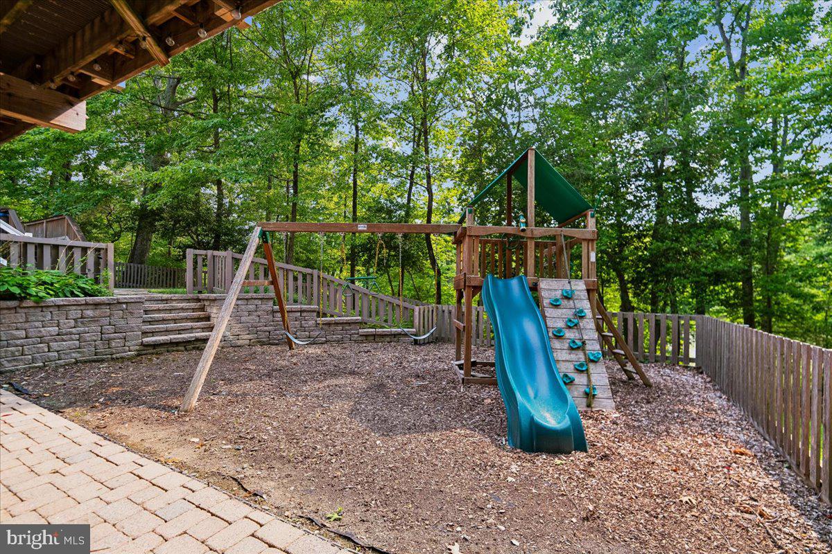 126 Gilbert Ct Property Photo 40