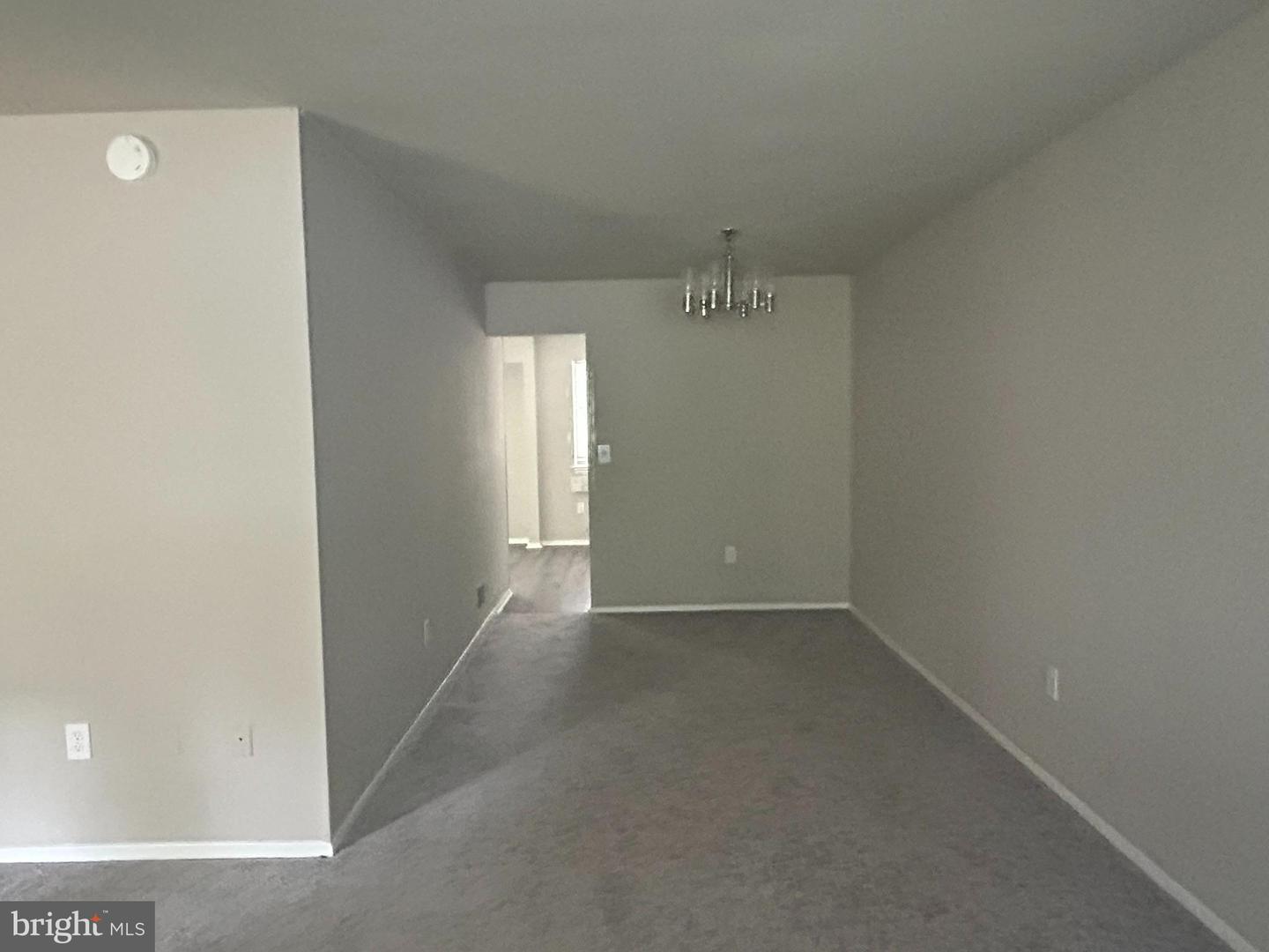 1041 Cedar Ridge Ct Property Photo 3