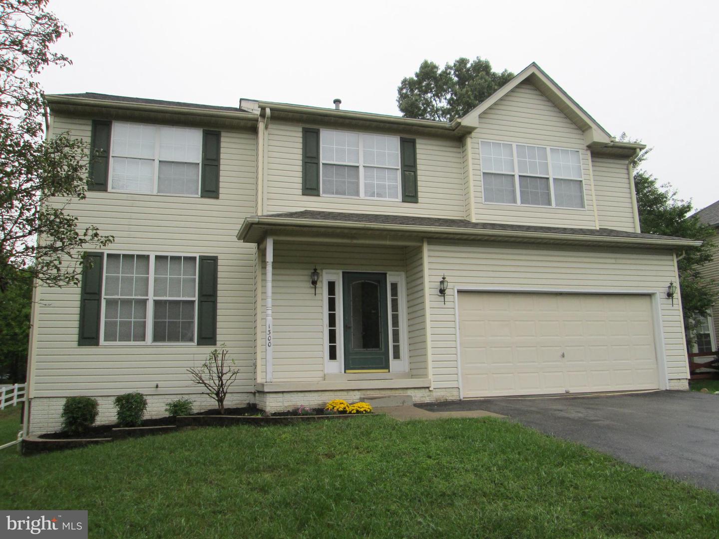 1300 Treasure Dr. Property Photo 1