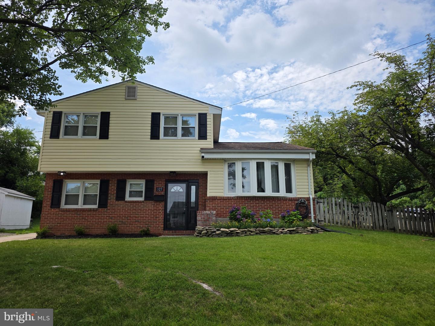 327 Ardmore Rd Property Photo 1