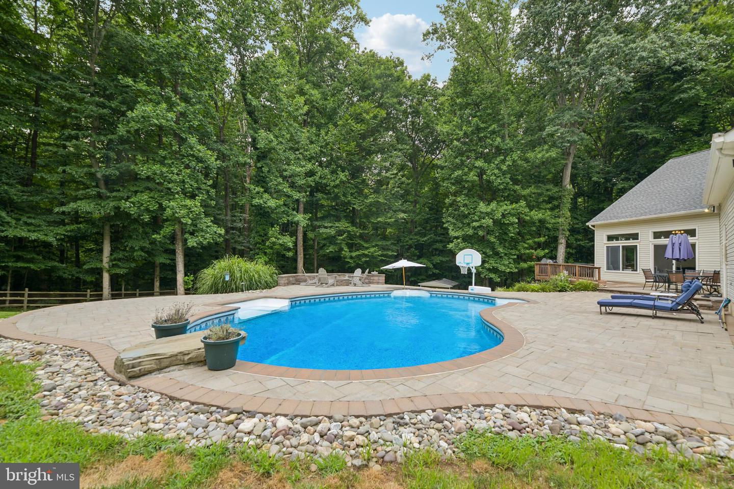 144 Chickadee Dr Property Photo 6