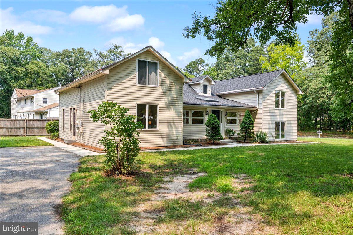 423 Shetlands Ln Property Photo 1