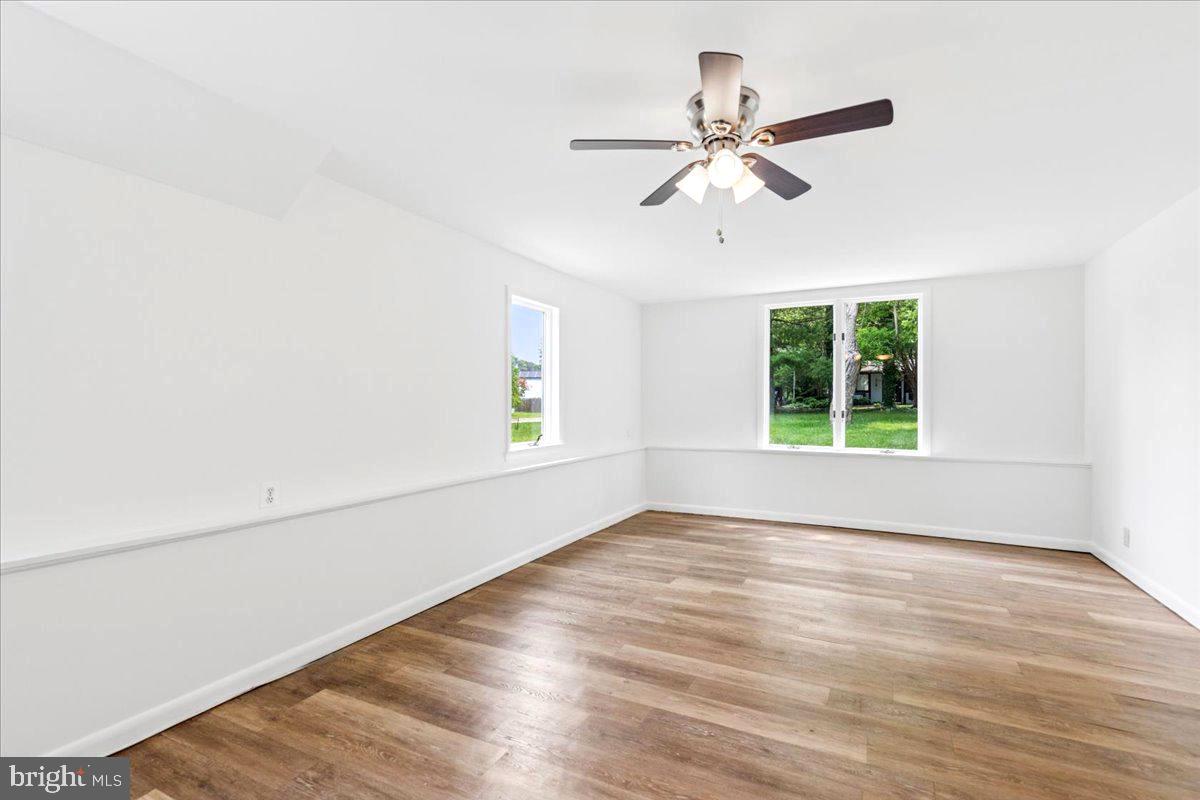 423 Shetlands Ln Property Photo 13