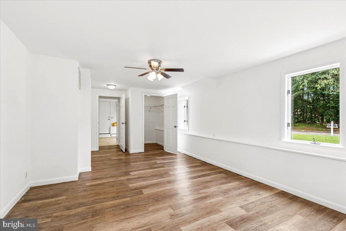 423 Shetlands Ln Property Photo 14