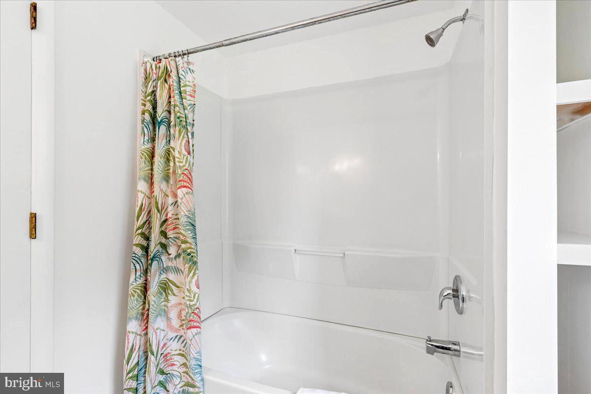 423 Shetlands Ln Property Photo 16