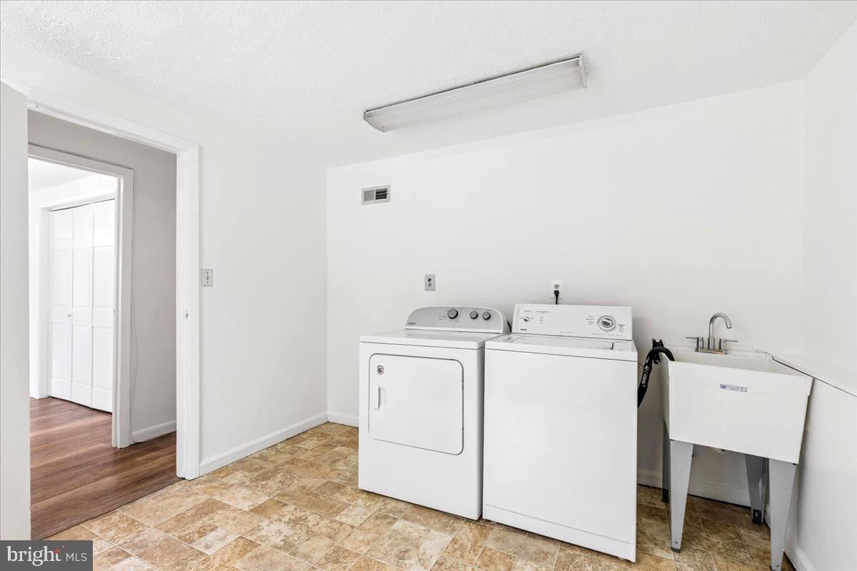 423 Shetlands Ln Property Photo 22