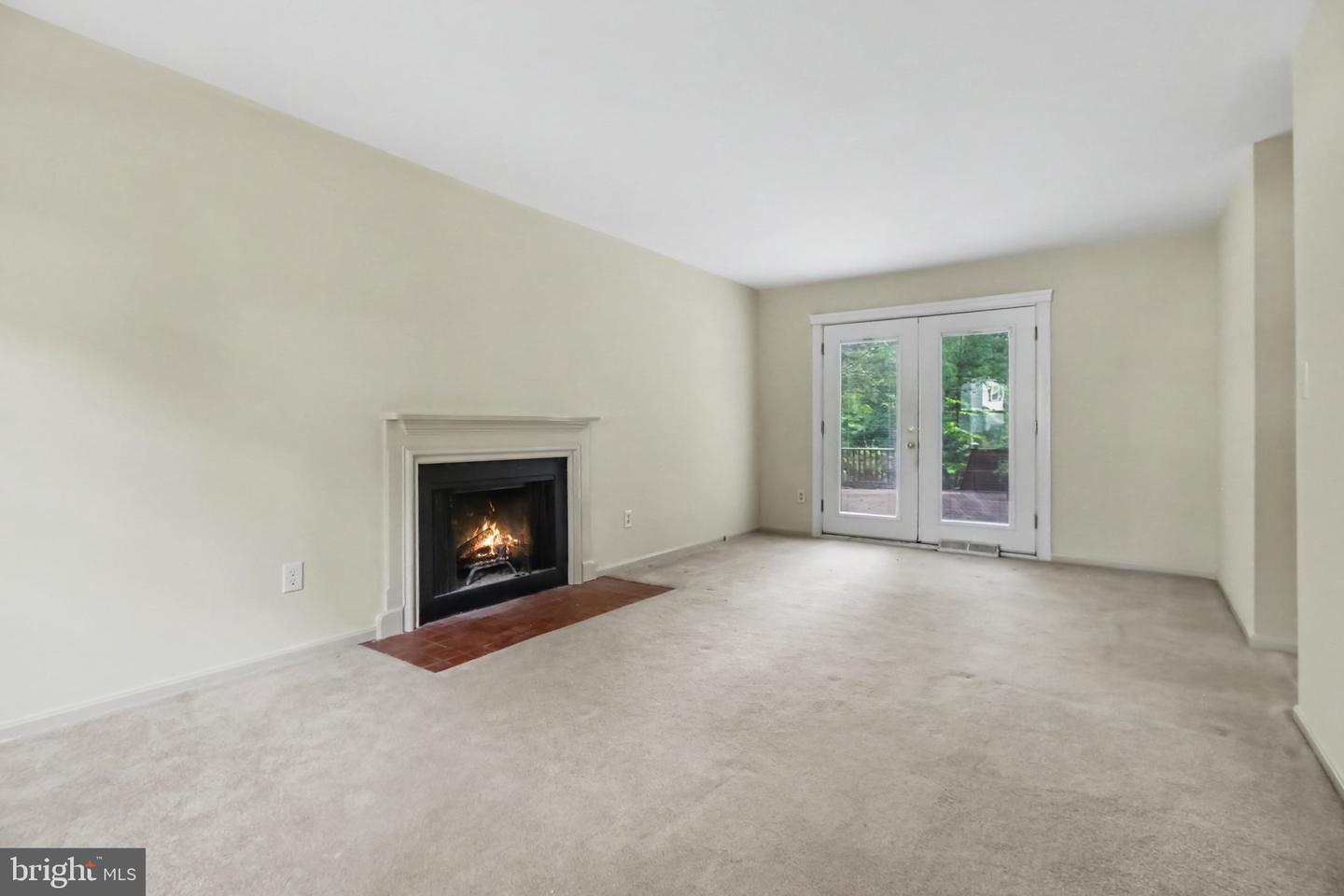 2110 Shore Dr Property Photo 6