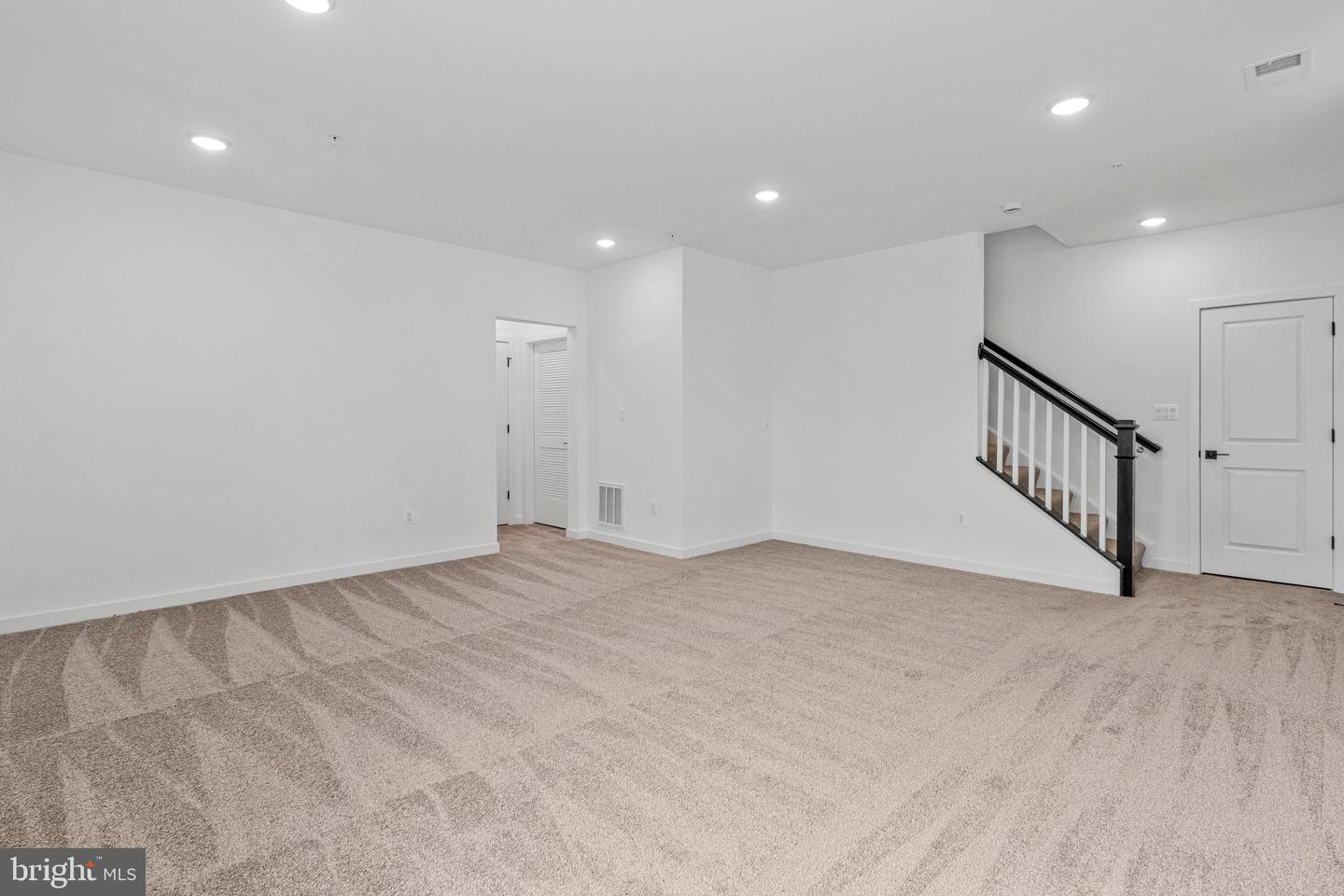 5719 Howard Dr Property Photo 22