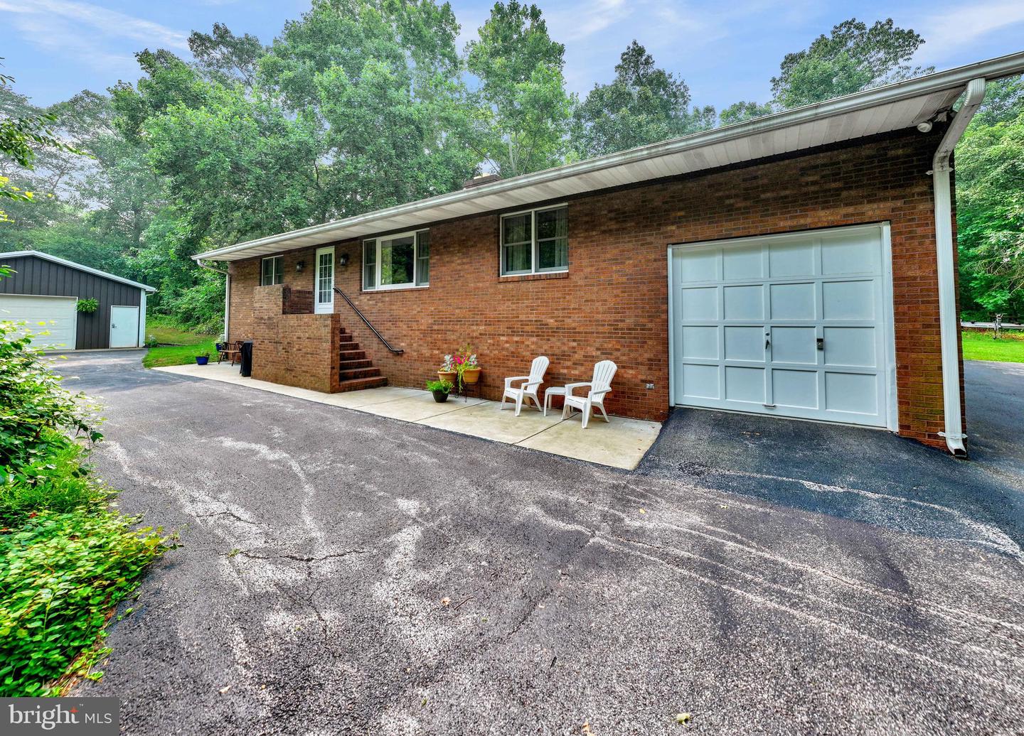 7143 Race Rd Property Photo 1