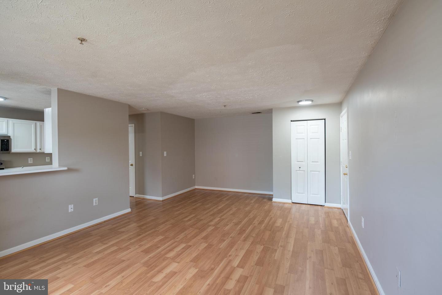 689 Winding Stream Way #101 Property Photo 3