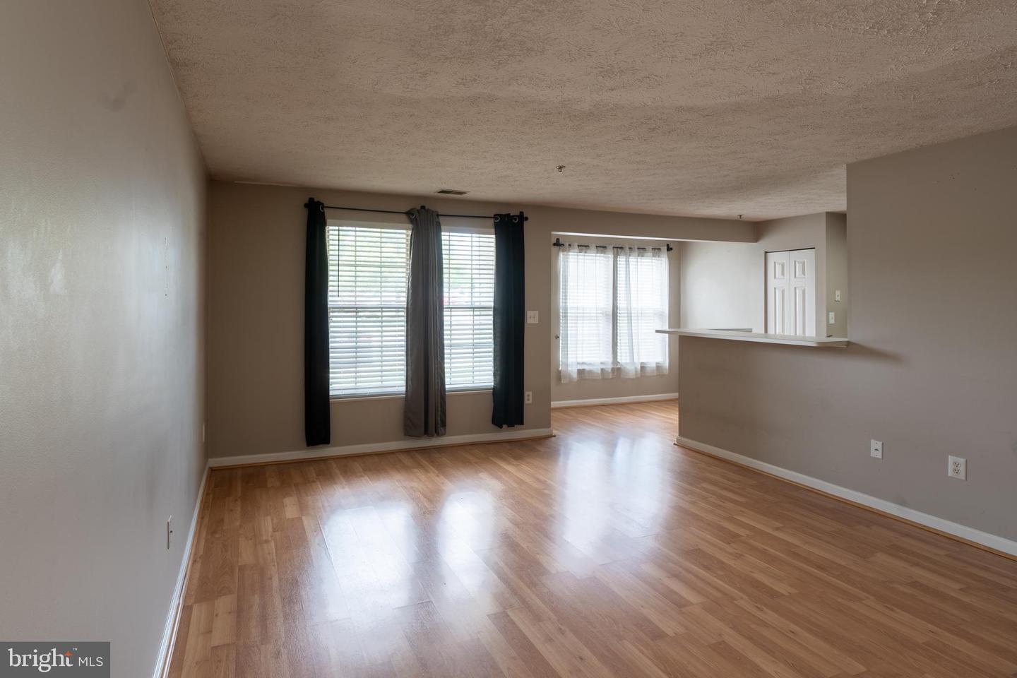 689 Winding Stream Way #101 Property Photo 4