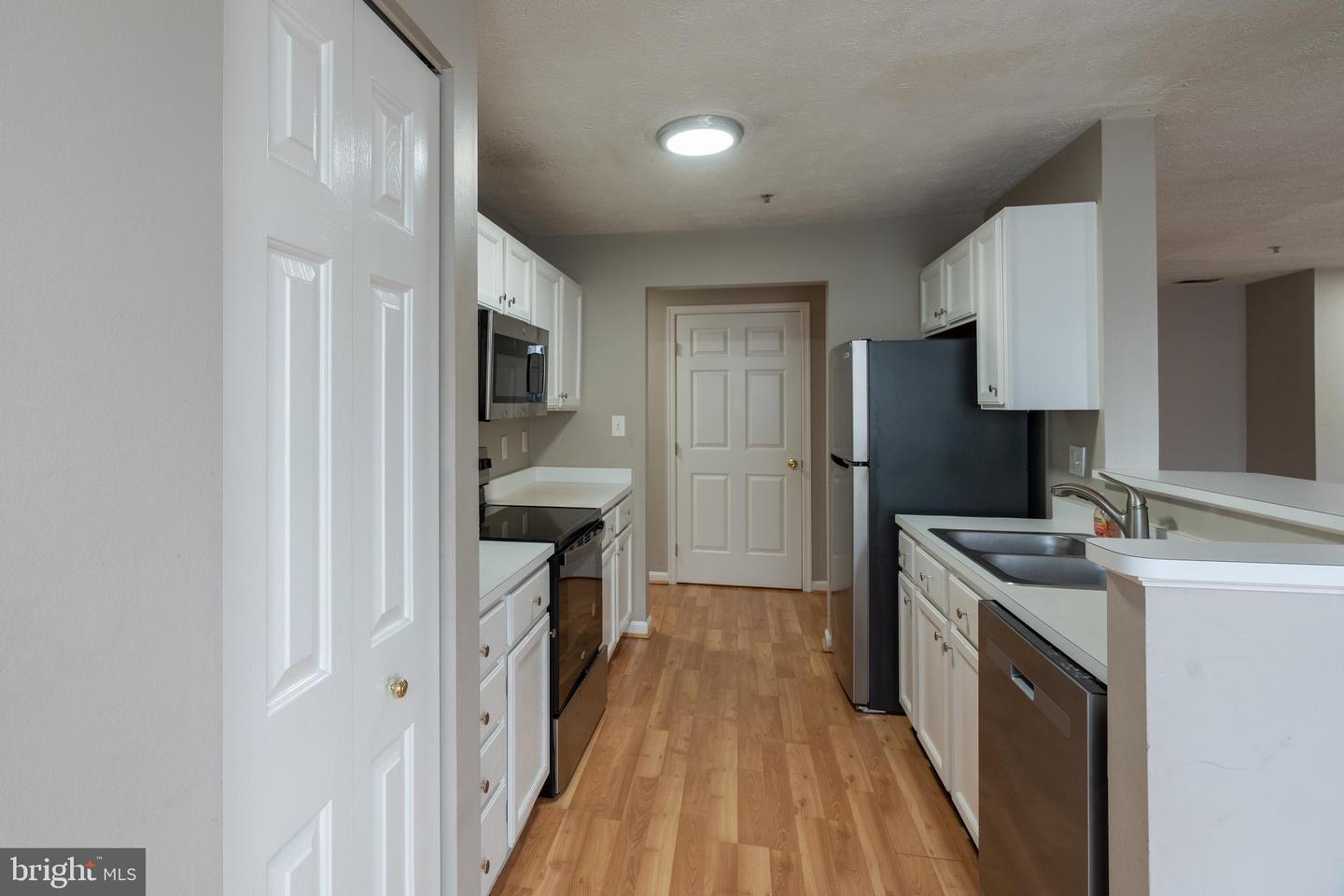 689 Winding Stream Way #101 Property Photo 5