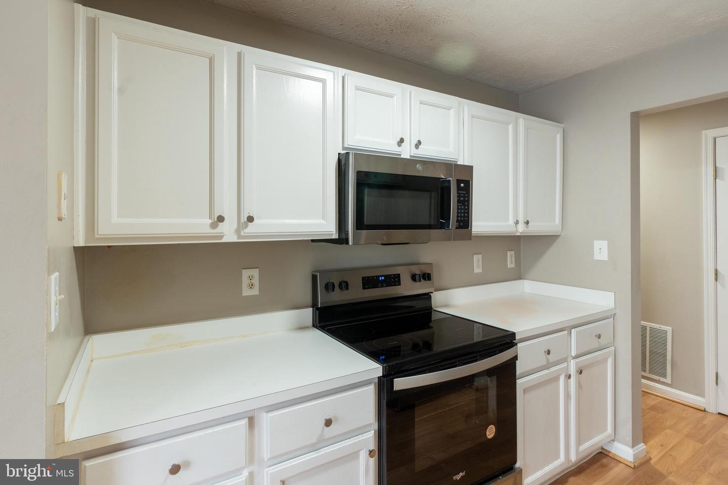 689 Winding Stream Way #101 Property Photo 6