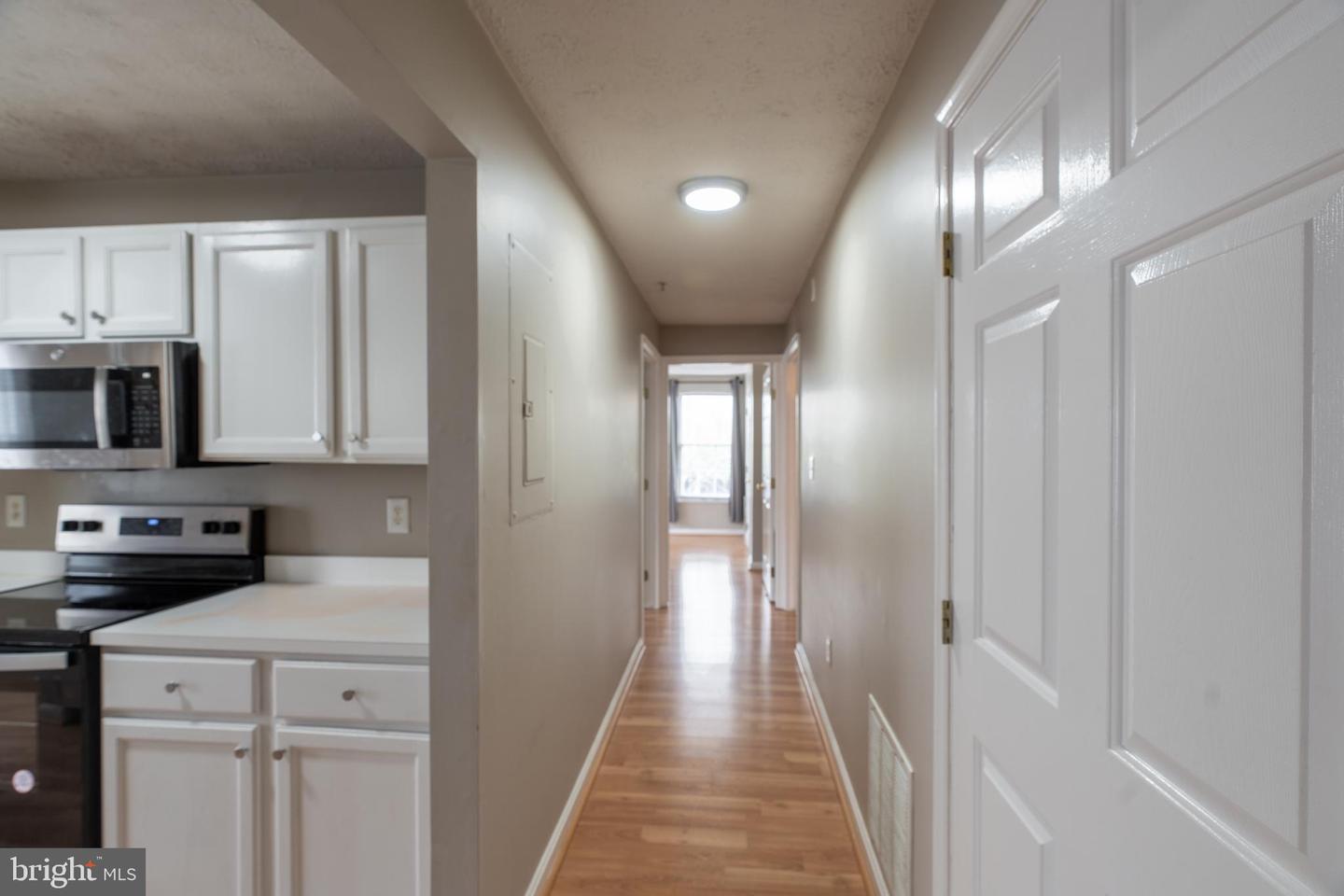 689 Winding Stream Way #101 Property Photo 10