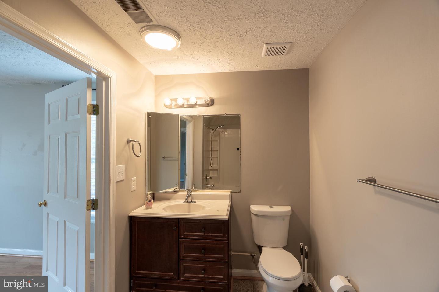 689 Winding Stream Way #101 Property Photo 14