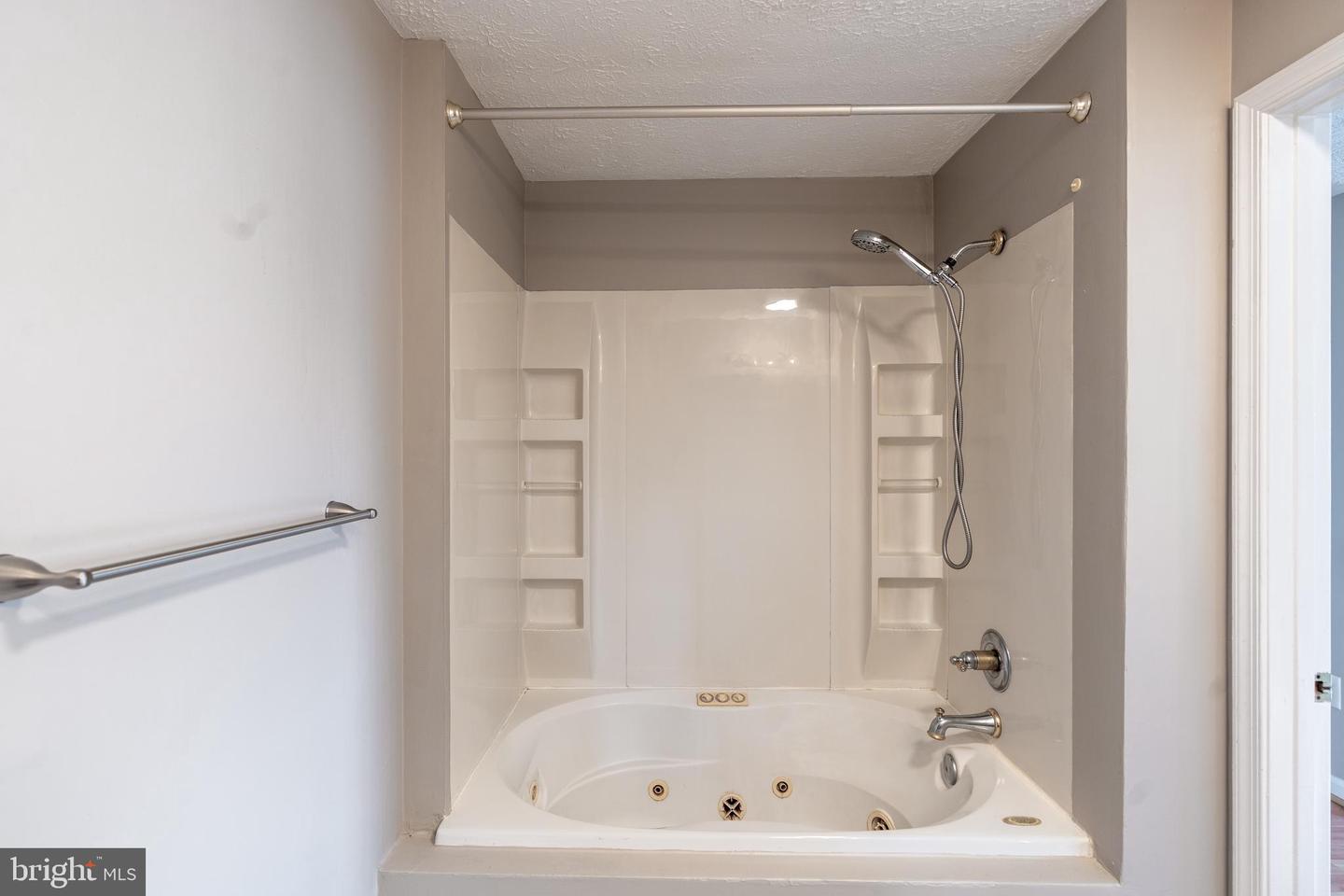 689 Winding Stream Way #101 Property Photo 16