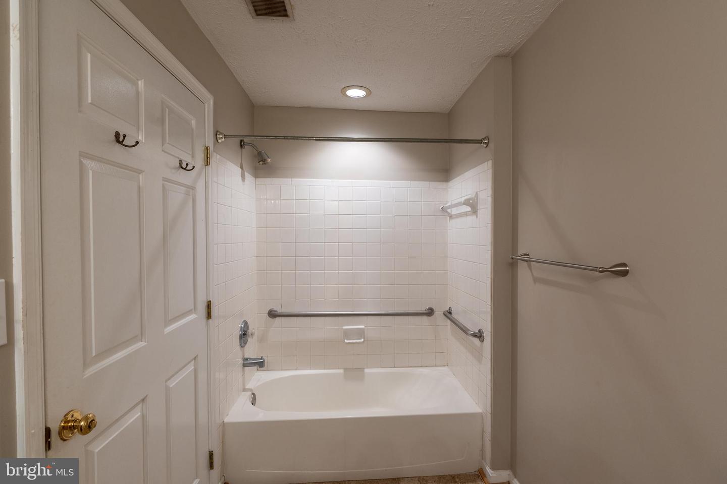 689 Winding Stream Way #101 Property Photo 20