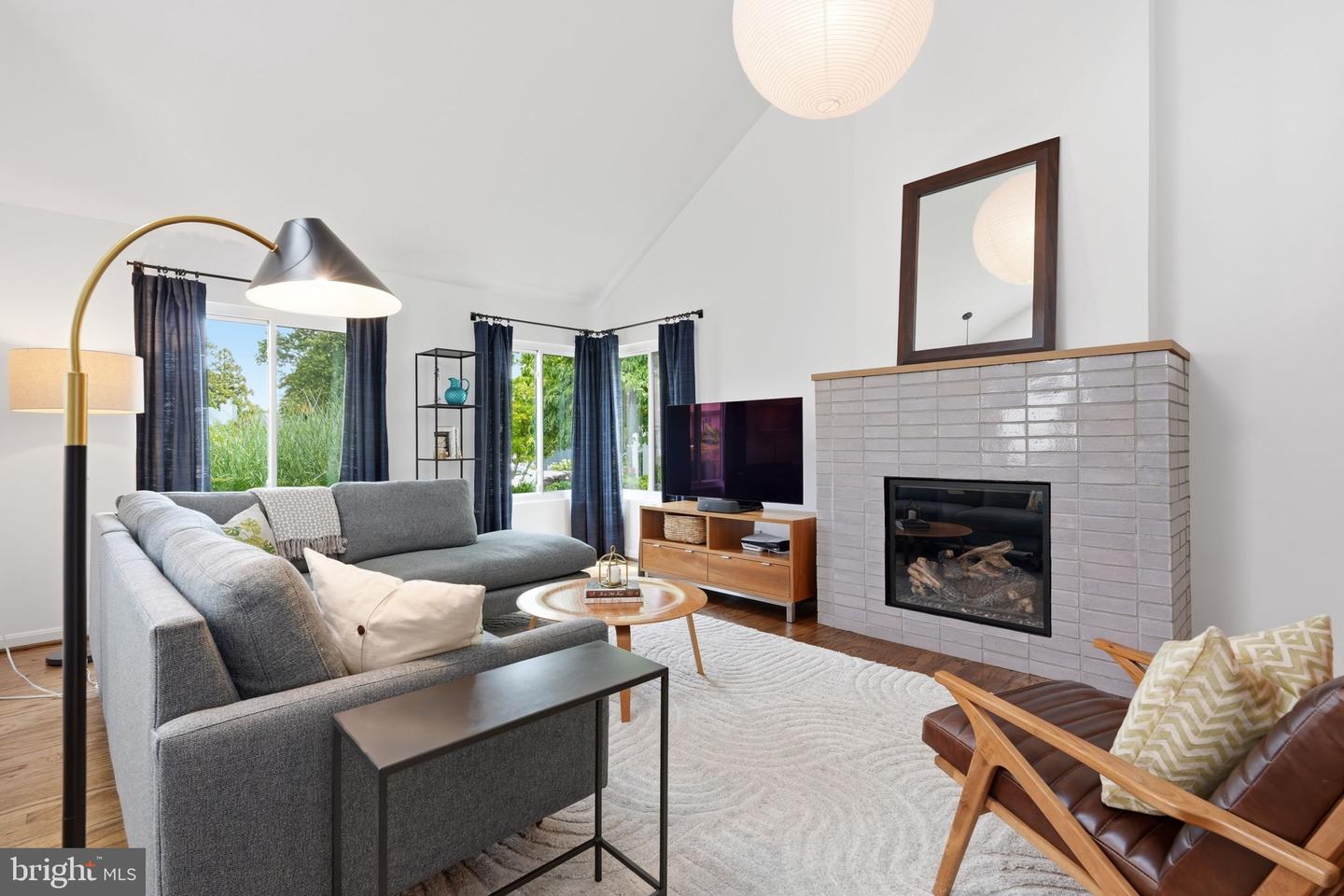 8 Constitution Sq Property Photo 3