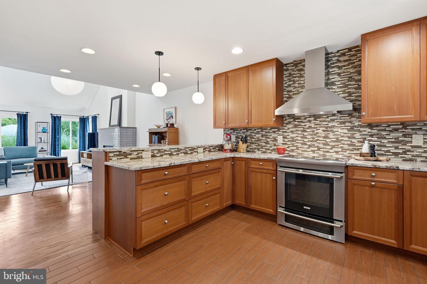 8 Constitution Sq Property Photo 8