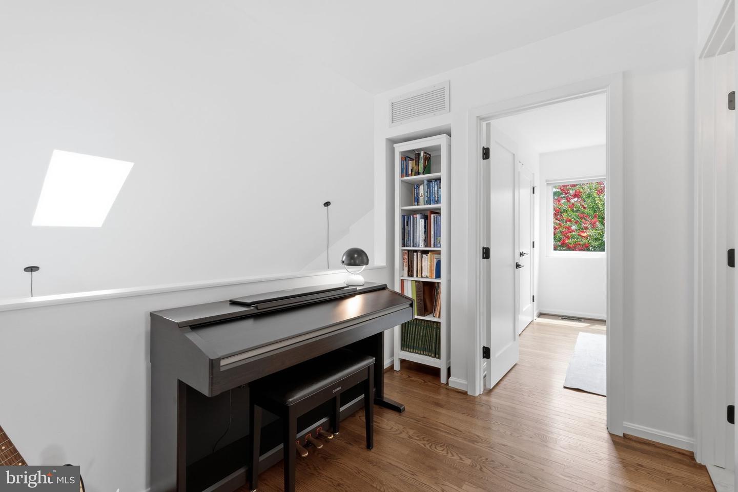 8 Constitution Sq Property Photo 17