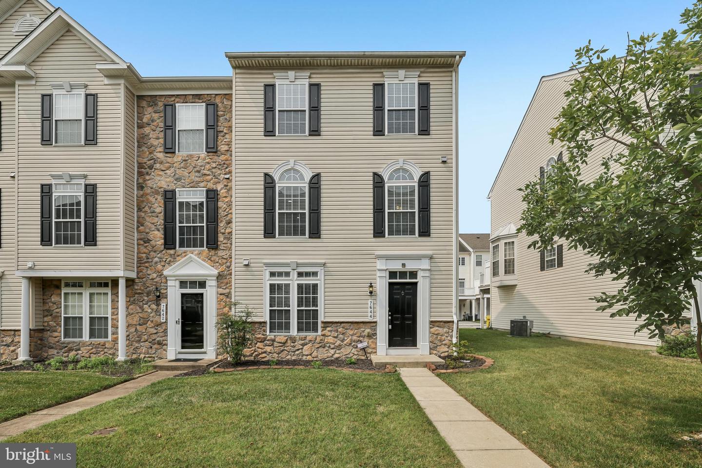 7644 Sandhurst Ln Property Photo 1