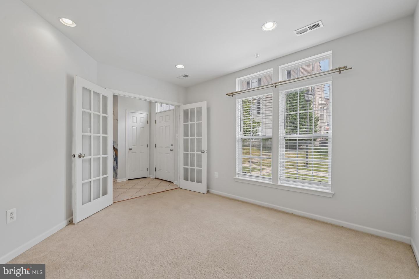 7644 Sandhurst Ln Property Photo 4
