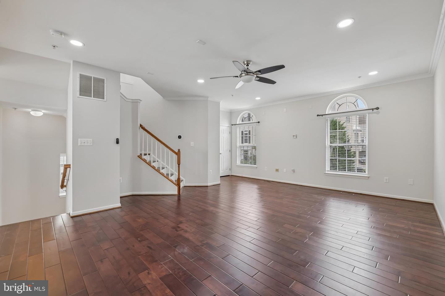 7644 Sandhurst Ln Property Photo 13