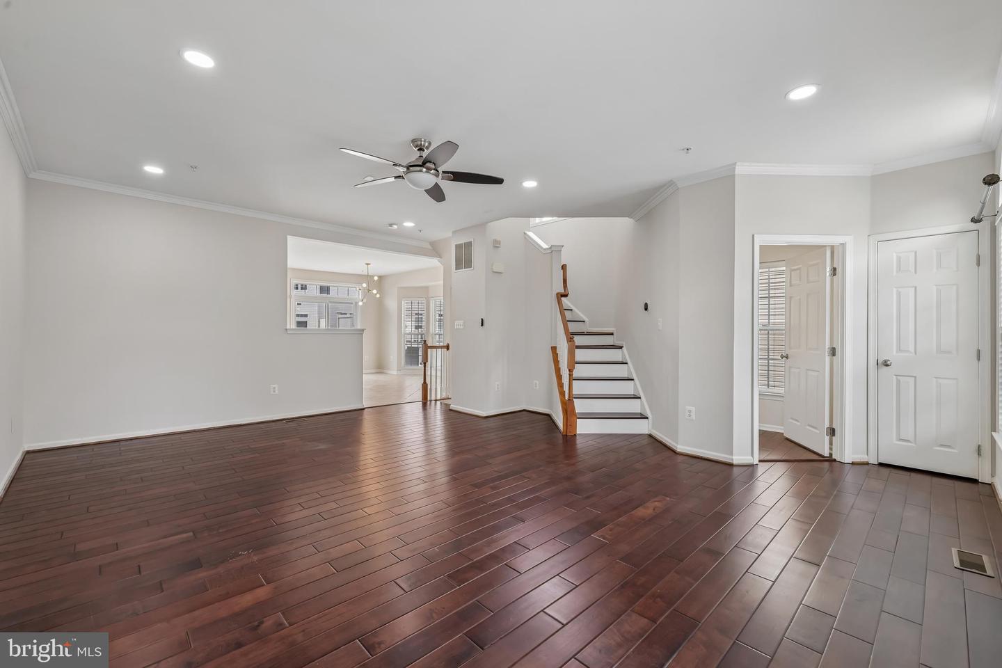 7644 Sandhurst Ln Property Photo 15
