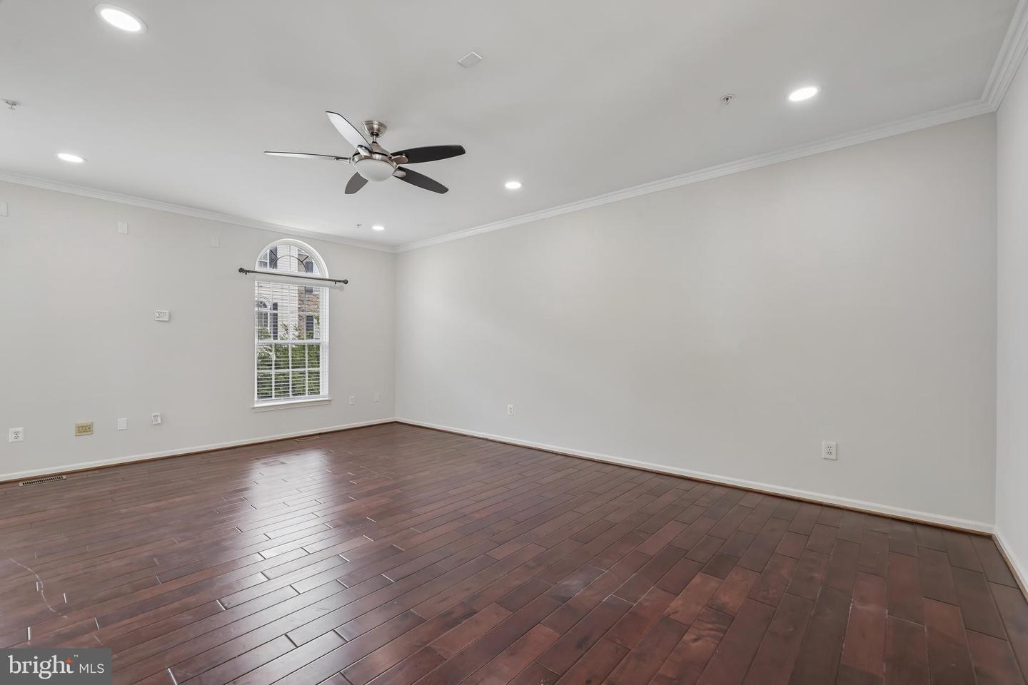 7644 Sandhurst Ln Property Photo 16