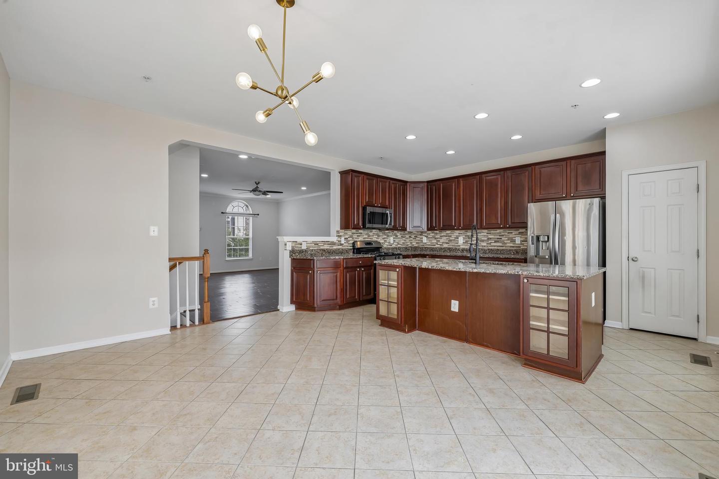7644 Sandhurst Ln Property Photo 17