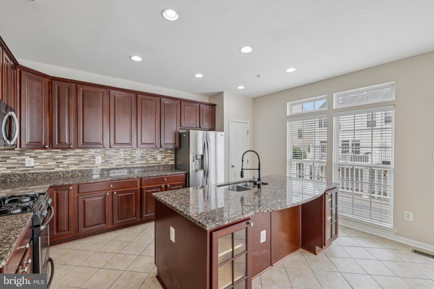 7644 Sandhurst Ln Property Photo 18