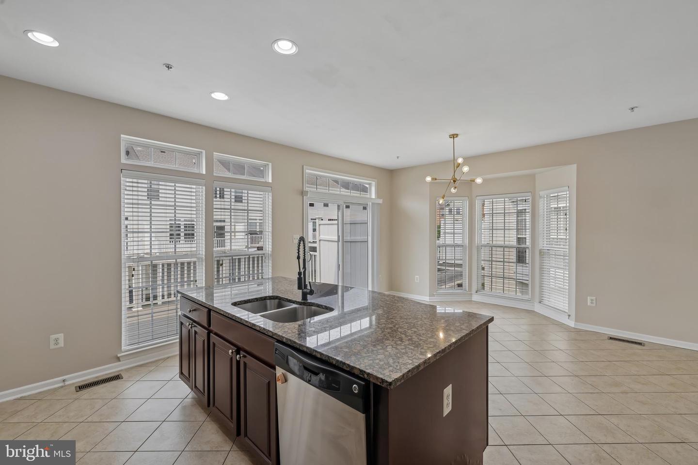 7644 Sandhurst Ln Property Photo 19