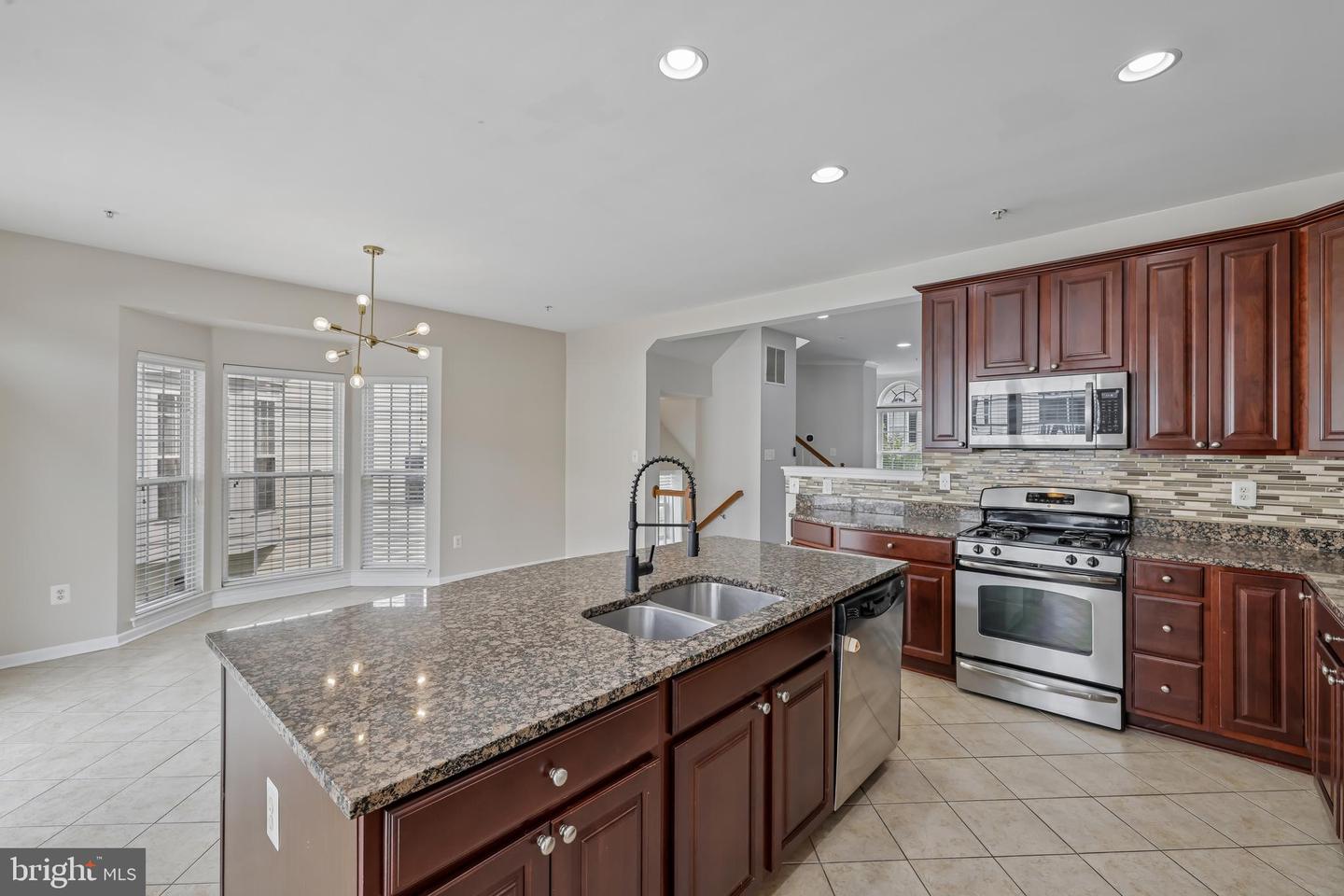 7644 Sandhurst Ln Property Photo 20