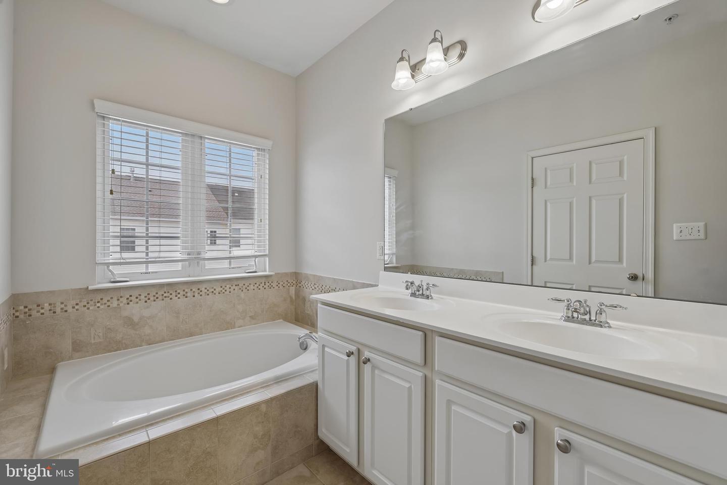 7644 Sandhurst Ln Property Photo 29