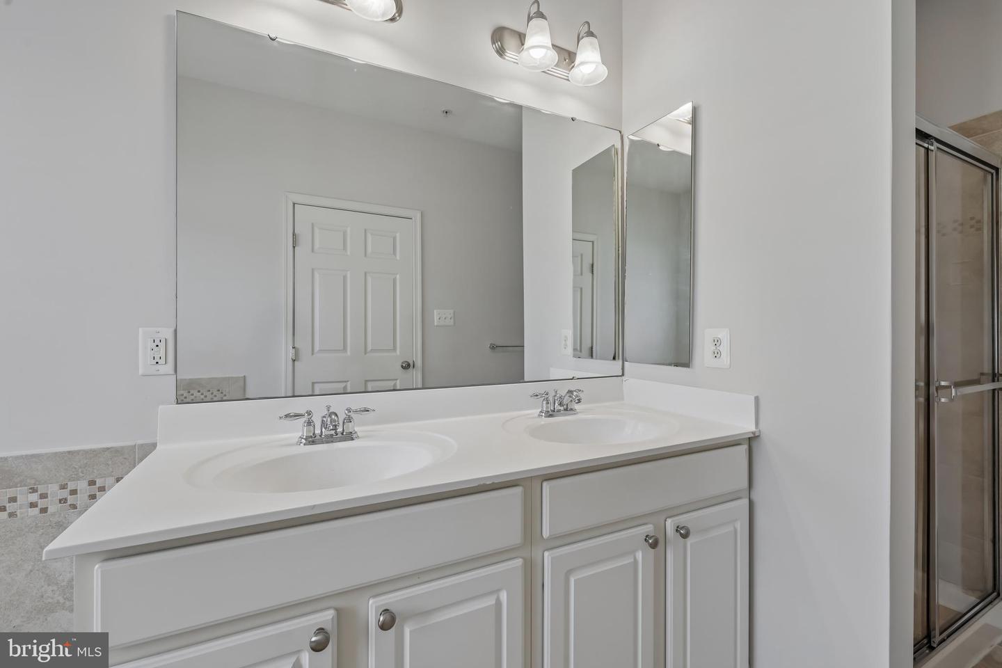 7644 Sandhurst Ln Property Photo 30