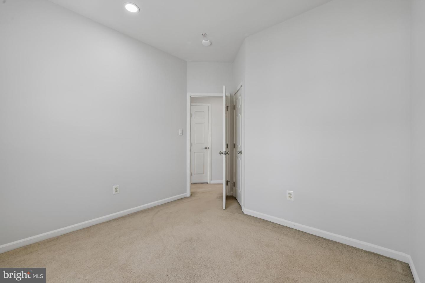 7644 Sandhurst Ln Property Photo 32