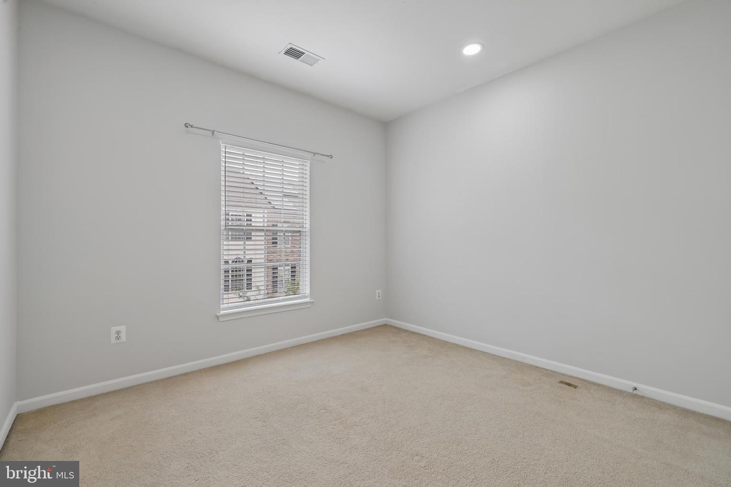 7644 Sandhurst Ln Property Photo 34