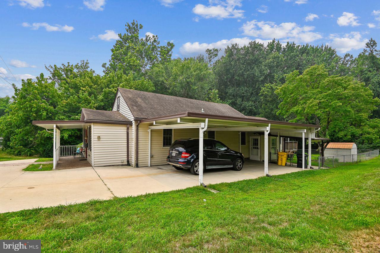 289 Brock Bridge Rd Property Photo 2