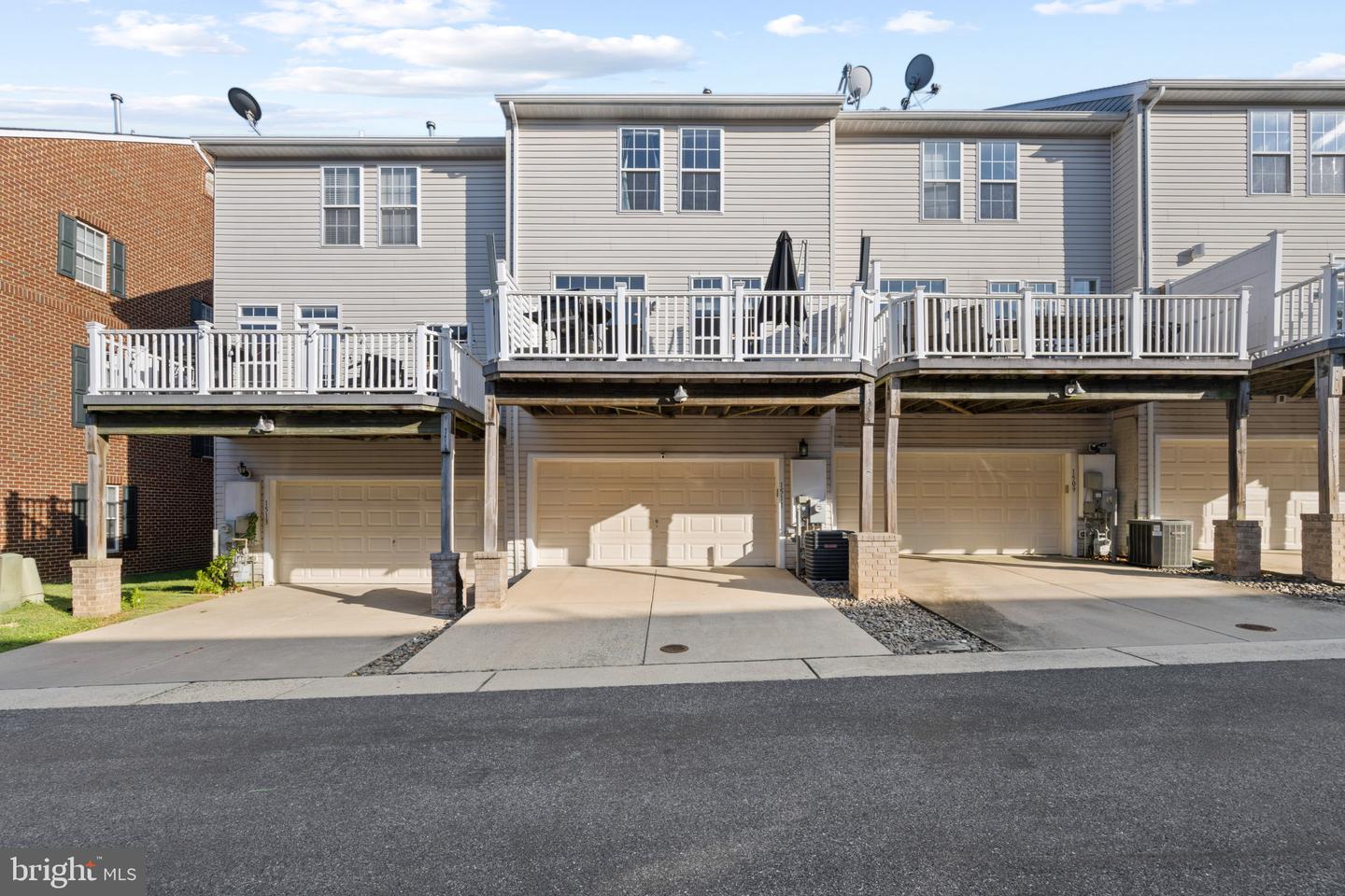 1511 Martock Ln Property Photo 29