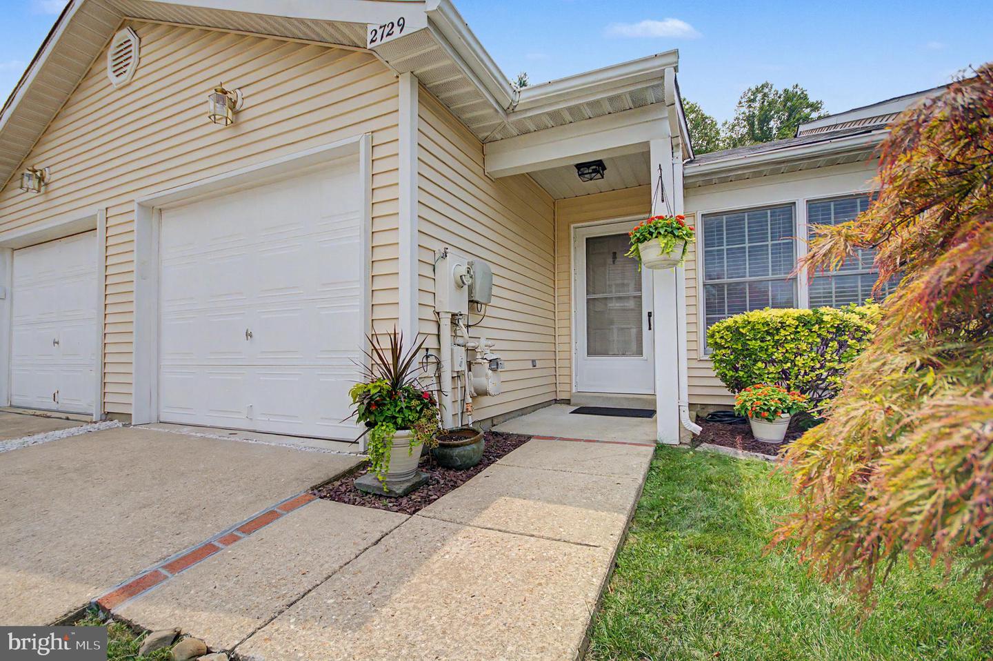 2729 Yeomans Lantern Ct Property Photo 3