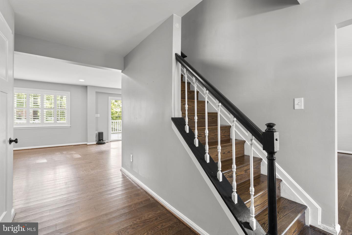 6425 Oak Park Property Photo 4
